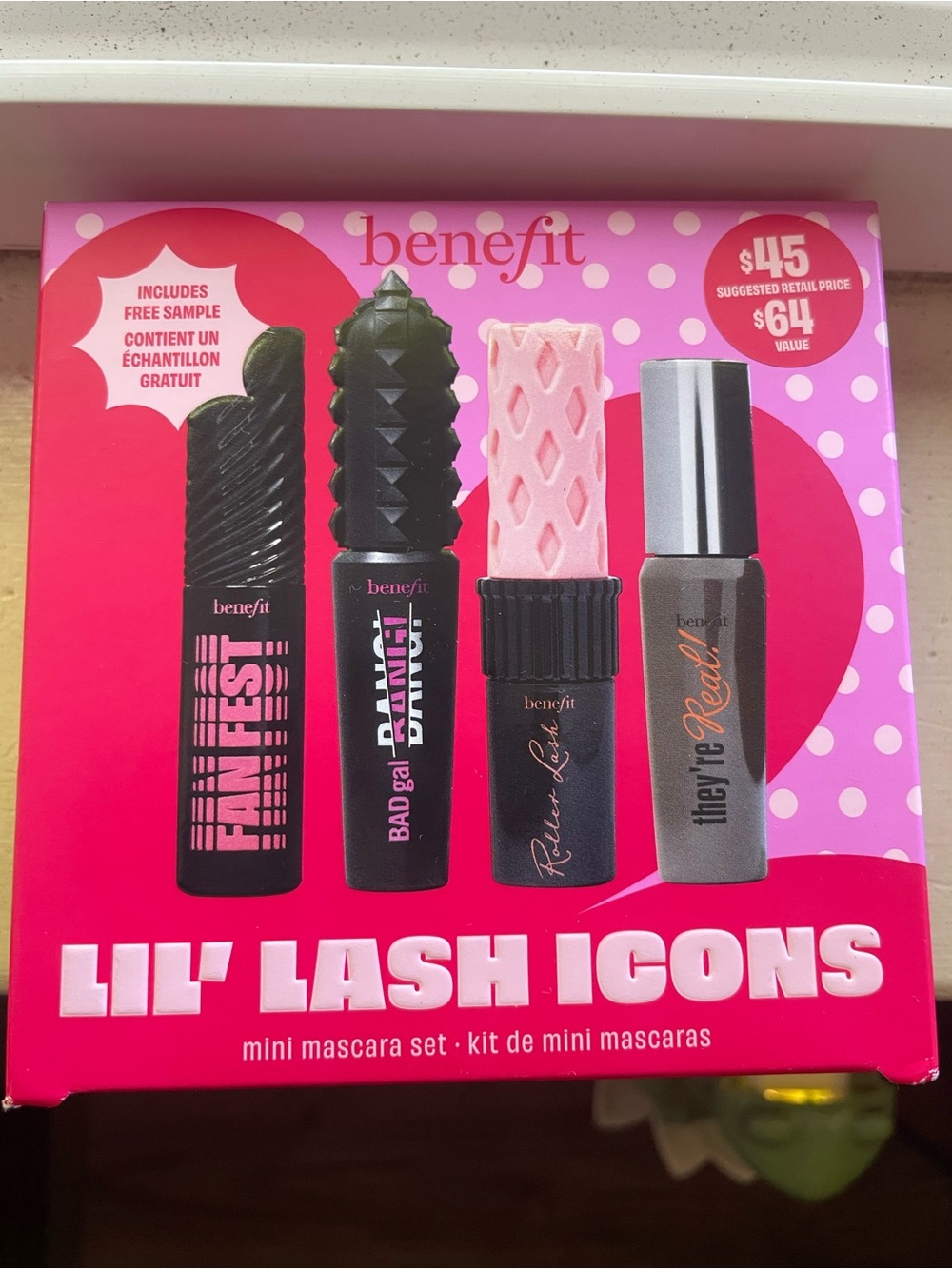 Benefit Mini Mascara Set in Bright Pink Packaging